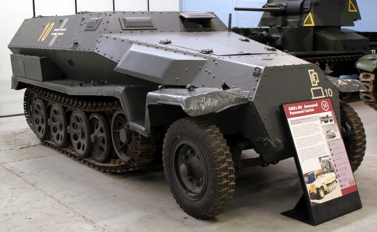 Sonderkraftfahrzeug 251 (SdKfz 251) 